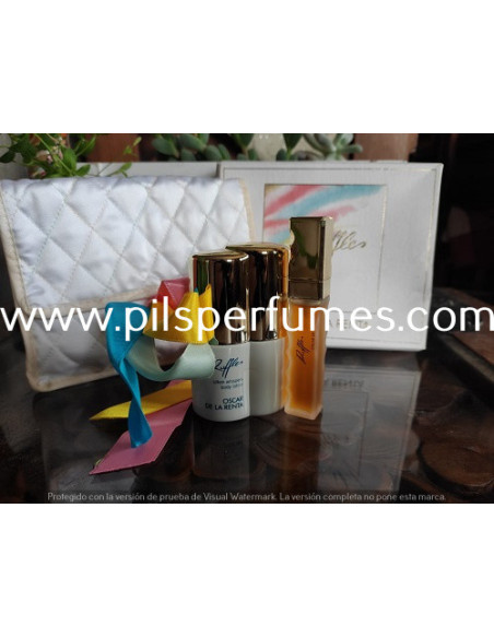 Ruffles Oscar de la Renta SET 10 ml ESPRIT DE PARFUM+ SILKEN WHIPERS BODY LAIT 50 ml + NECESER